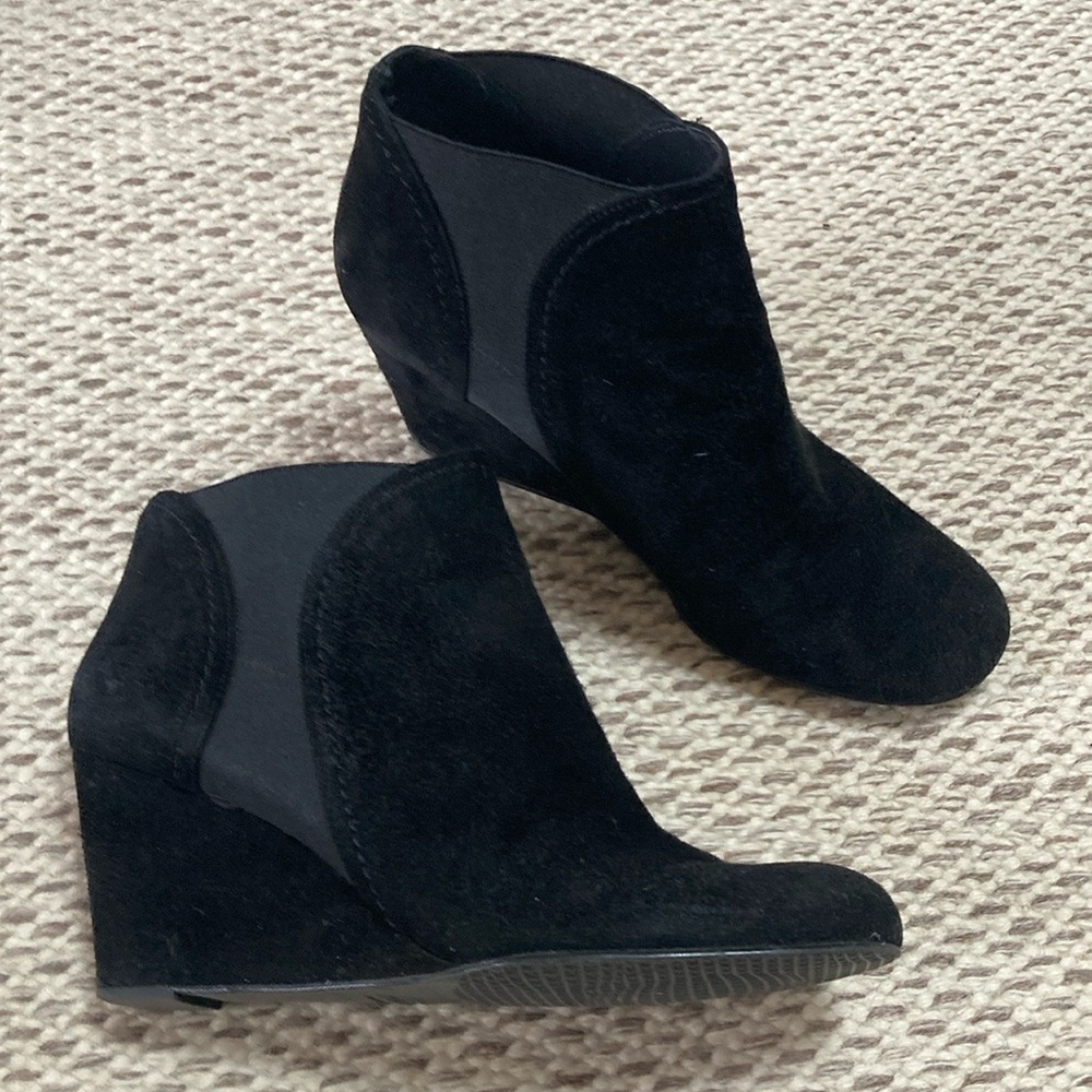 Super Cute Stuart Weitzman Black Suede Ankle Boots Size 9 1/2